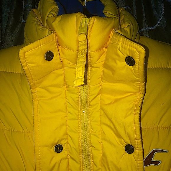 Limited Edition Hollister Yellow-Blue Puffer Vest - Picture 4 of 6